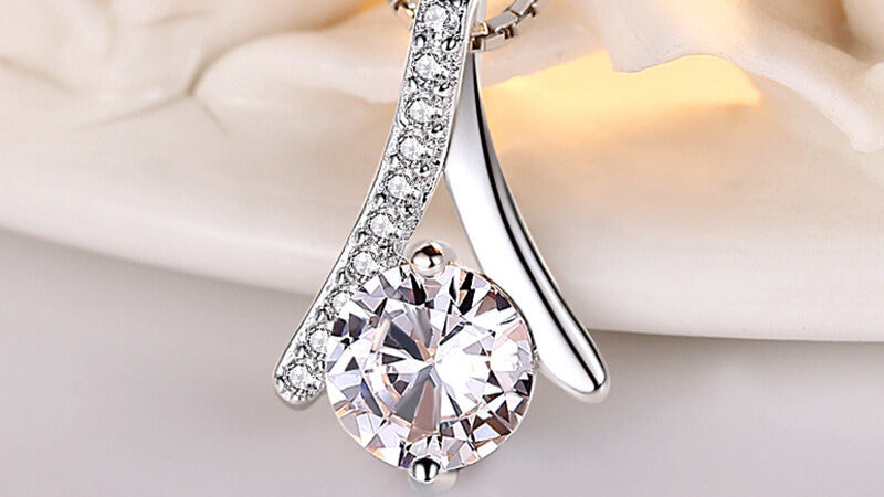 Zircon crystal meaning: brilliance, authenticity, and the truth behind zircon vs cubic zirconia