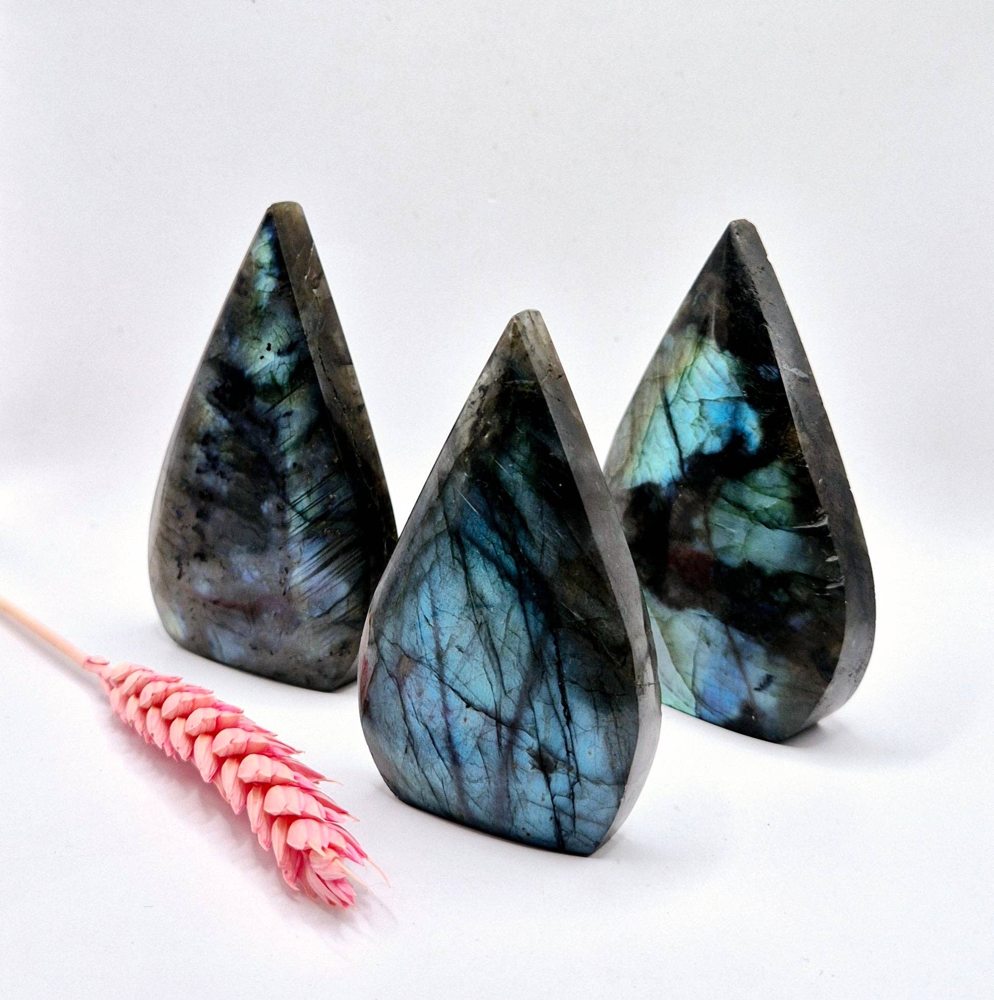 Labradorite meaning: transformation, intuition, and flashes of possibility