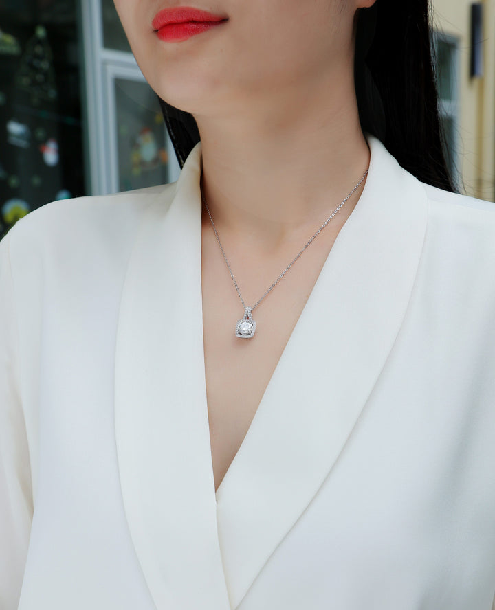 Moissanite Pendant Necklace (2 carat)